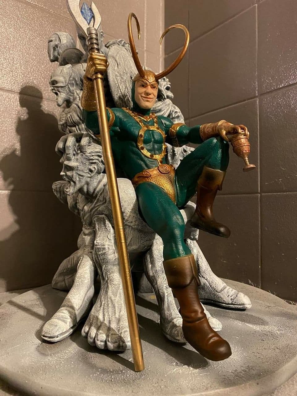 Loki trône 3D print model - Mito3D