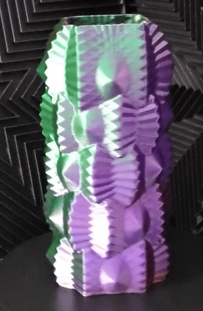 color twist vase - 3d by daddywazzy thecreator on thangs 3d print model - Mito3D