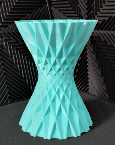facettes vase 3d by papawazzy créateur 3d print model - Mito3D