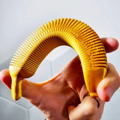 flexy banane 3d by herstellung on danke flexibel springen komisch artikuliert flexi genießen spielzeug zappeln schreibtisch 3d print model - Mito3D