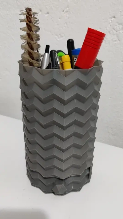 géométrique origami crayon pot stylo titulaire soutien tiroir 3d by lorenzo codena 3d print model - Mito3D