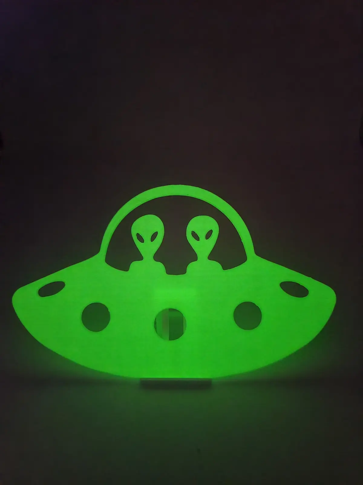 glow in dark parede teto 2 alienígenas ufo 3d by criações on 3D print model - Mito3D
