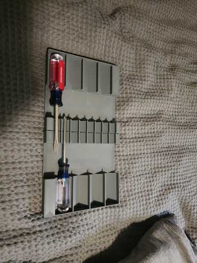 gridfinity drawer friendly screwdriver tray - 3d by robertelliot0216 on thangs 3d print model - Mito3D