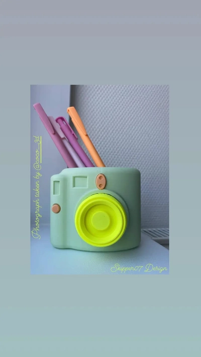 instant camera + pen holder - 3d by skipper07 on thangs hobbies & leisure computers electronics consumer photo equipment arts entertainment visual art design photographic digital 3d print model - Mito3D