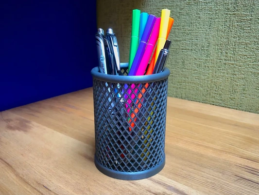 malha caneta suporte 3d by osso on escritório suprimentos decoração recipiente volta escola desperdício 3d print model - Mito3D