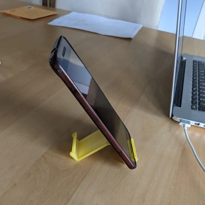 of roll phone stand - 3d by ifoulds on thangs 3d print model - Mito3D