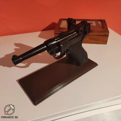 parabellum luger p08 pistola monitor estante soporte 3d by frikarte3d on gracias 3d print model - Mito3D