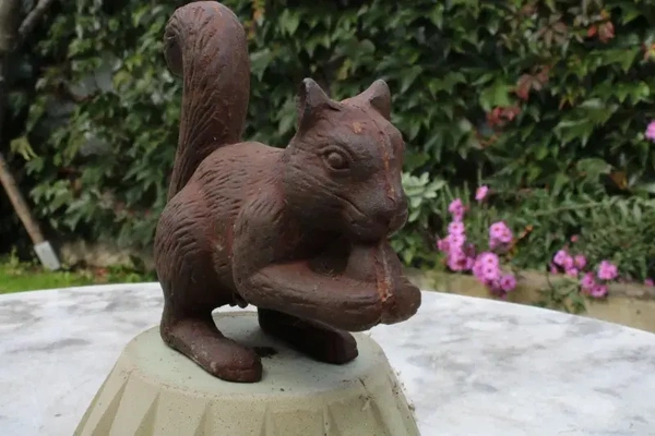 poly squirrel figurines 2stl - 3d by ralf h rhager on thangs 3d print model - Mito3D
