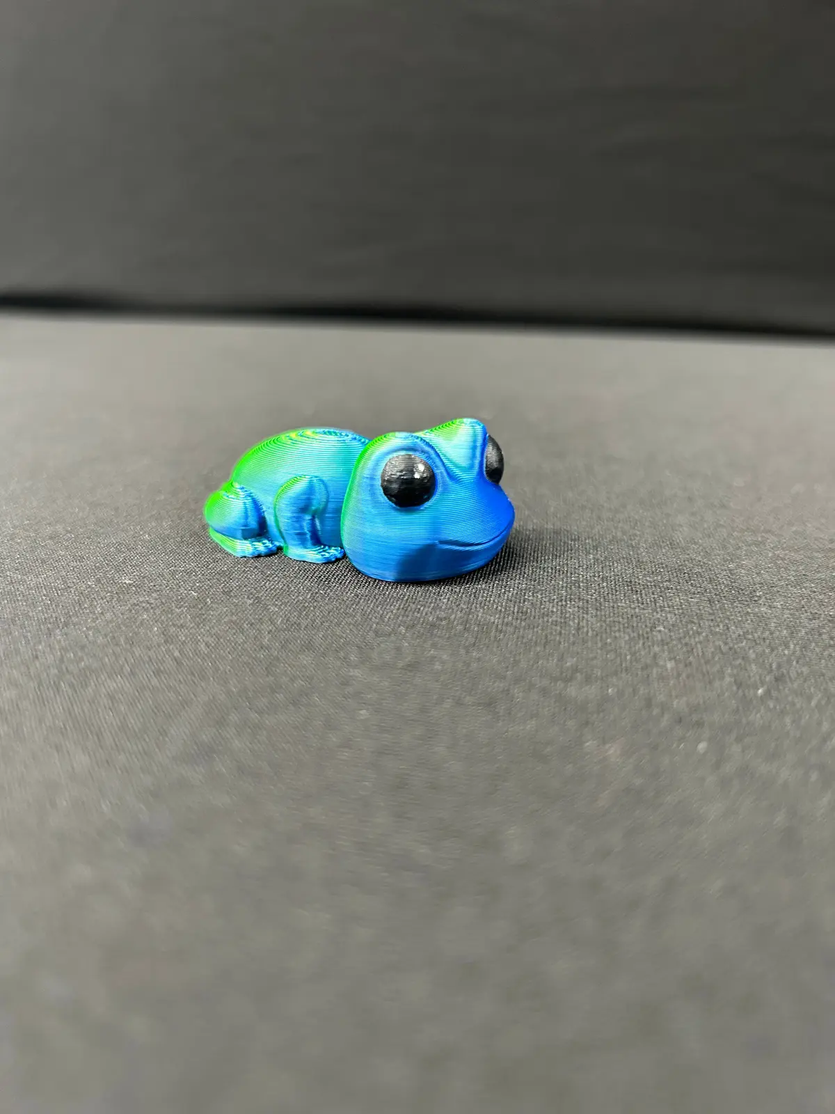 small frog - 3d by built bot on thangs 3D print model - Mito3D