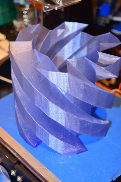 spirale hélix vase 3d by cbobo2uco récipient accueil maison décor planteur 3d print model - Mito3D