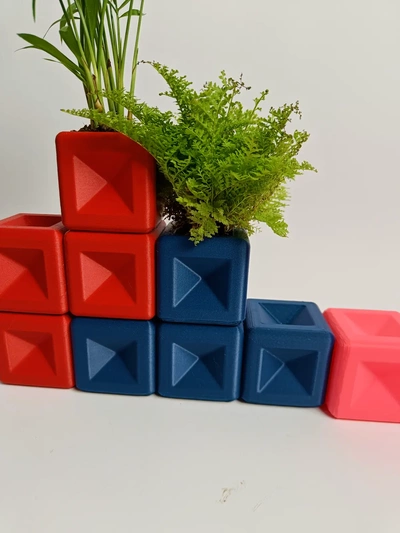 tetris w fioriera 3d by ri0m0 on grazie fioriere vaso 3d print model - Mito3D