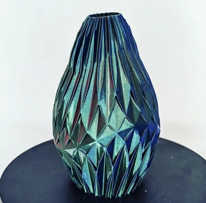twisted facets vase - 3d by arkay prints on thangs 3d print model - Mito3D