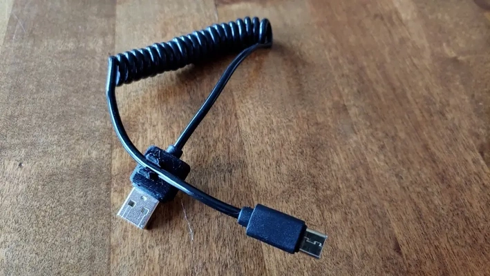 usb-kabelhalter usb cable bracket - 3d by peter s1 on thangs 3d print model - Mito3D