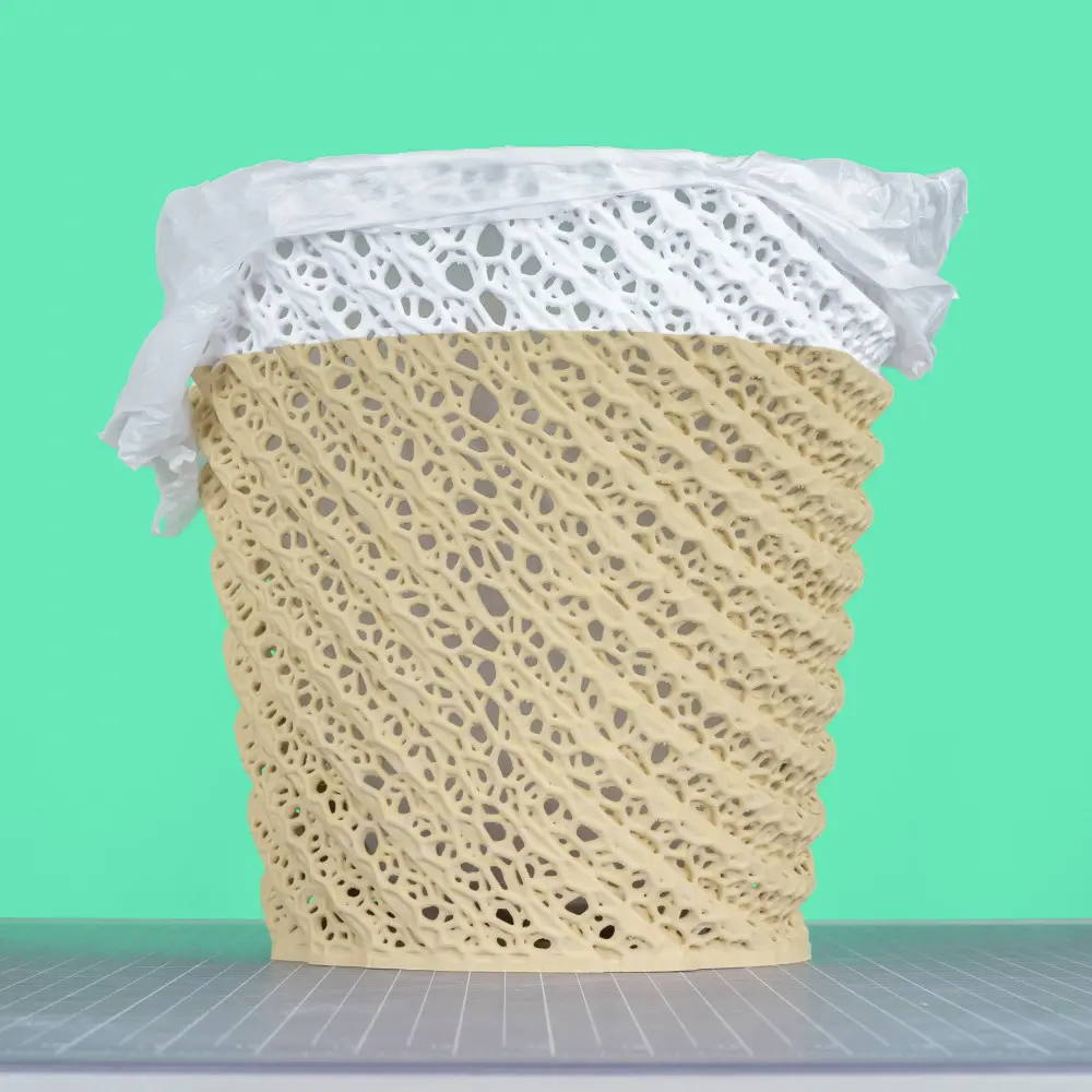 voronoi pisado compartimiento 3d by on gracias patrón generativo basura residuos cubeta envase florero bote lata detallado 3D print model - Mito3D