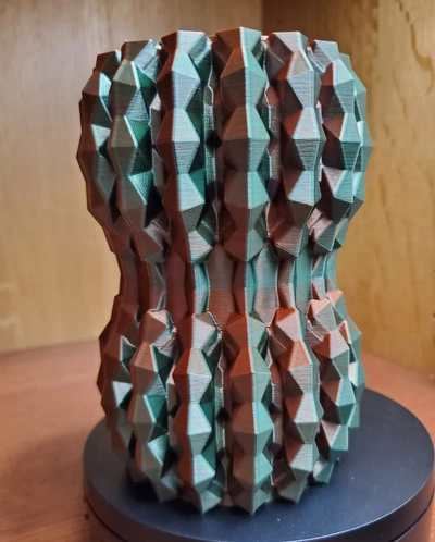 étourdi vase stl 3d by papawazzy créateur 3d print model - Mito3D