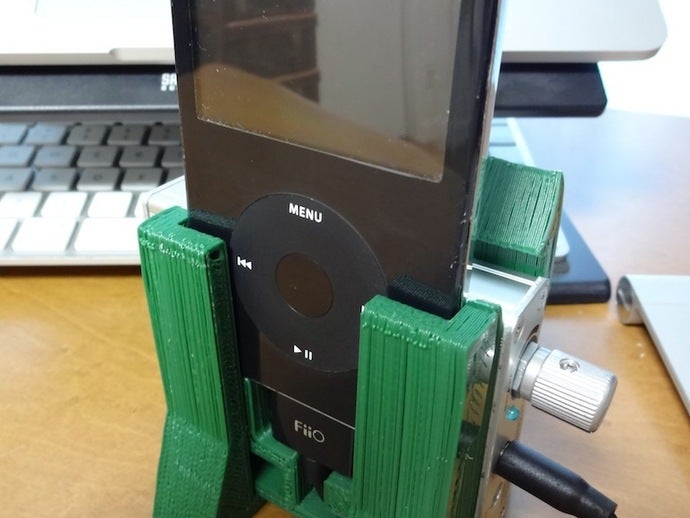 casque liant l'ipod 5e classique ver 7 l'audio ampli 3D print model - Mito3D