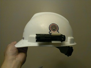 capacete com lanterna clip as ferramentas personalizador de sistemas farol 3d print model - Mito3D