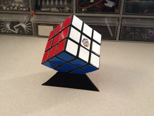 rubiks cube puzzle stand - Spielzeug Spiel Zubehör Halter Pyramide Dreieck 3D print model - Mito3D