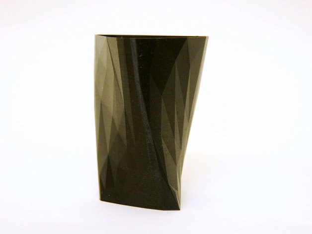 twisted vase decor 3D print model - Mito3D
