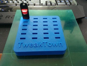 24 fente de la clé usb organisateur tweaktowncom logo ordinateur 3d print model - Mito3D