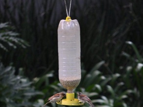 alimentador de aves botella refresco hilo al aire libre jardín 3d print model - Mito3D