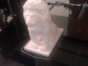 lion animaux de sexe masculin assis 3d print model - Mito3D