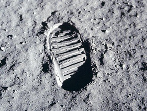 un pequeño paso exploraciones las réplicas apolo el astronauta buzz aldrin la huella de carbono luna nasa neil armstrong espacio 3d print model - Mito3D