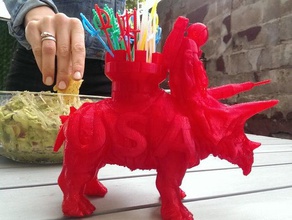 americatops troféu américa esculturas apollo astronauta beefyarms mashup triceratops 3d print model - Mito3D