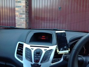 ayarlanabilir akıllı telefon tutucu htc bir araba mobil dock araç montaj gadget 3d print model - Mito3D