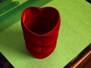 aşk öpücük vazo matematik sanat kalp tutucu çatı katı süpürme bükülmüş valentine Sevgililer 3d print model - Mito3D