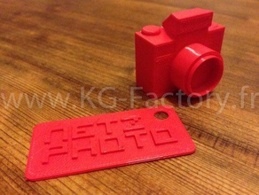 photo camera keychain signs logos 3d print model - Mito3D