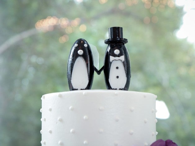 pinguino wedding cake topper sculture 3D print model - Mito3D