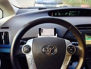 iphone 5 montagem do carro no volante prius móveis 3d print model - Mito3D