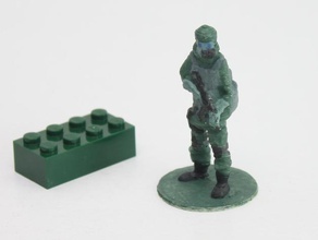 maschera a gas soldato stand persone 123d catch ak74u l'esercito in miniatura nessun supporto sculptris supportless 3d print model - Mito3D