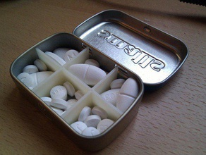 scatola della pillola di inserire altoids lattine altri divisore organizzatore contenitore la menta openscad semplice 3d print model - Mito3D