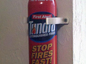 spray de montaje en pared extintor incendios otros soporte blender hogar 3d print model - Mito3D
