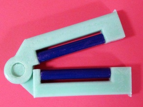 tube à presser le rouleau la salle de bains charnière squeezer dentifrice 3d print model - Mito3D