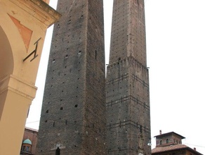 due torri di bologna, italia edifici e strutture bologna punto riferimento seetheworld torre 3d print model - Mito3D
