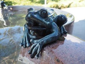 frog fountain victor tilgner art gsi2015 karlsplatz memorial resselpark vienna 3d print model - Mito3D