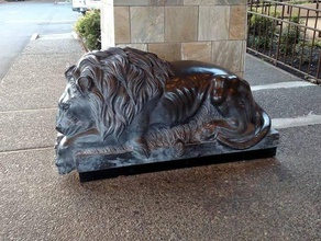 red lion inn estátua animais leão 3d print model - Mito3D