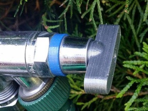 piccolo rubinetto esterno handle di chiave all'aperto e giardino tubo da la maniglia il toccare acqua 3d print model - Mito3D