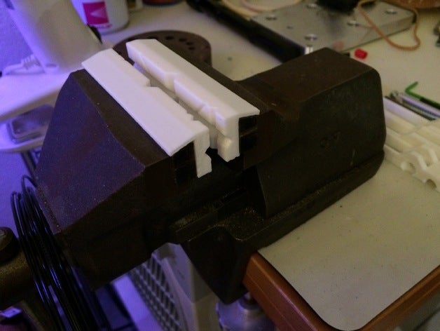 vise jaw prism preserver schraubstock schonbacken mit prismen tools jaws 3D print model - Mito3D