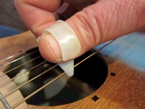 confortevole pollice pick musica plettro per chitarra 3d print model - Mito3D
