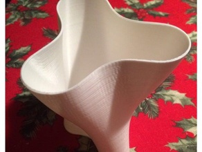 twisted tri-vase decor curve flower vase 3d print model - Mito3D