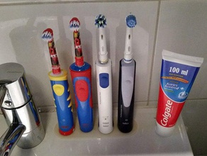 oral-b cepillo de dientes titular cuarto baño braun 3d print model - Mito3D