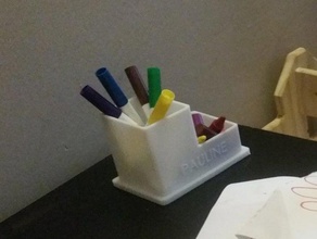 pot &agrave crayon avec pr&eacutenom office 3d print model - Mito3D