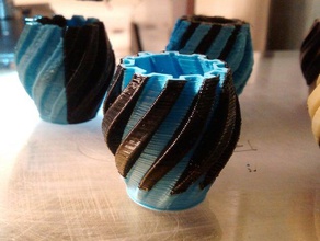 torcida engrenagem vaso de duas cores a arte extrusora dupla 3d print model - Mito3D