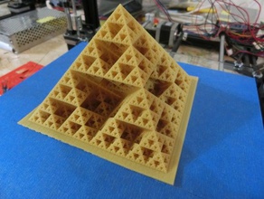 fractal pirâmide contínuo de seção transversal matemática sierpinski triforce 3d print model - Mito3D