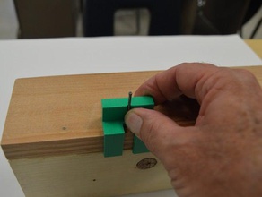 acabamento de unha ajuda mão as ferramentas martelo madeira 3d print model - Mito3D