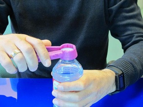 abretaponesadjustable bouchon de la bouteille ouvreur cuisine à manger l'accès discapacidad technologie d'assistance botella le handicap ergotherapie l'ergothérapie rosca vis 3d print model - Mito3D
